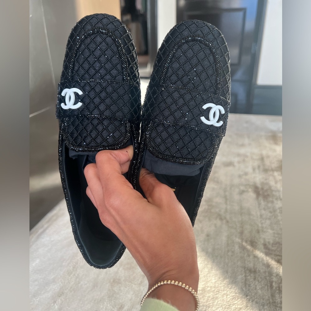 A Beautiful BRAND NEW fabric & embroidered pair of CHANEL Moccasin loafers 39.5 - Picture 7 of 15